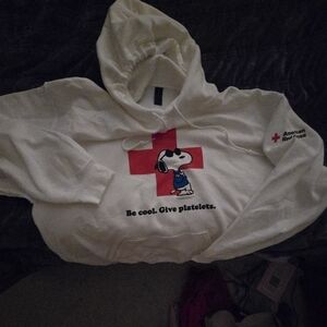 Gildan Heavy Blend Off-White Hoodie Snoopy Hoodie Amercan Red Cross. NEW